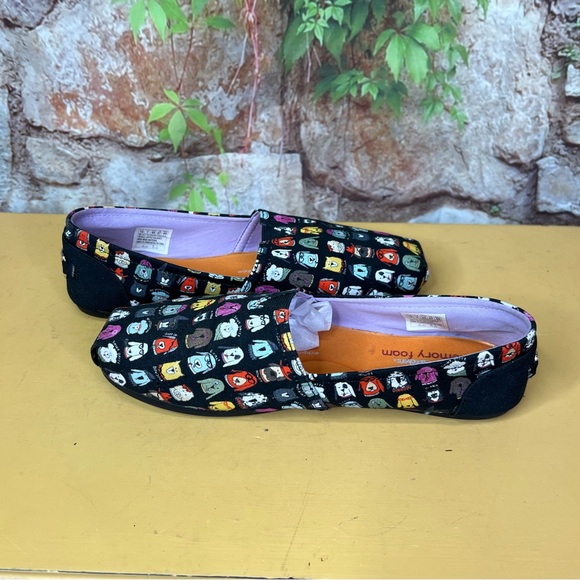 BOBS FROM SKECHERS Black Slip on Multicolor Dog Print Memory Foam Flats, 10 - Picture 9 of 14